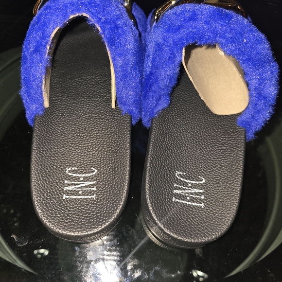 Blue Furry Slides with Gold Chain - Picture 5 of 6